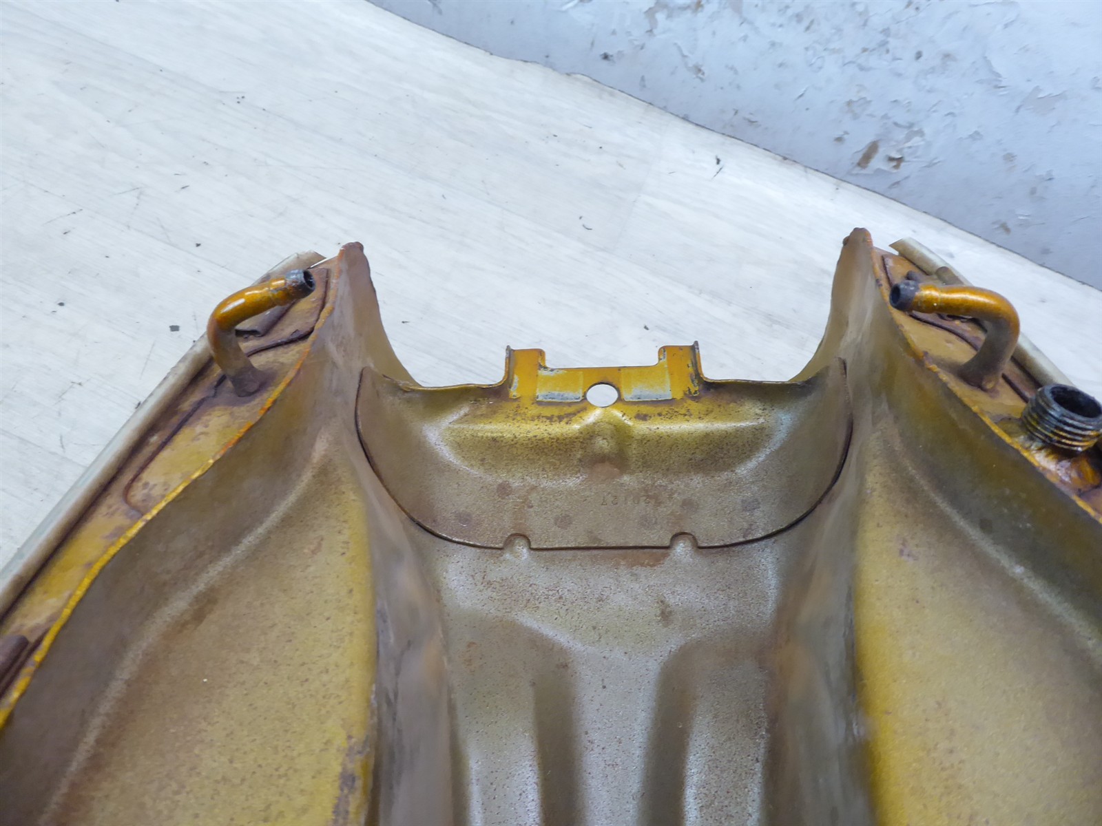 1972 Honda CB350 Twin H21022) gold gas petrol fuel tank with cap and emblems