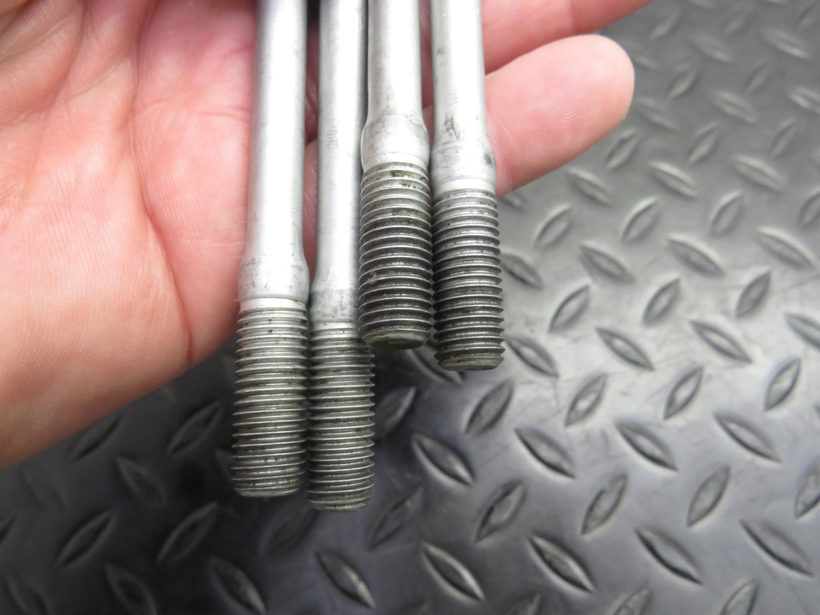 04 05 HONDA CRF 250R CRF250R OEM CRANKCASE STUDS BOLTS 90031-KRN-670