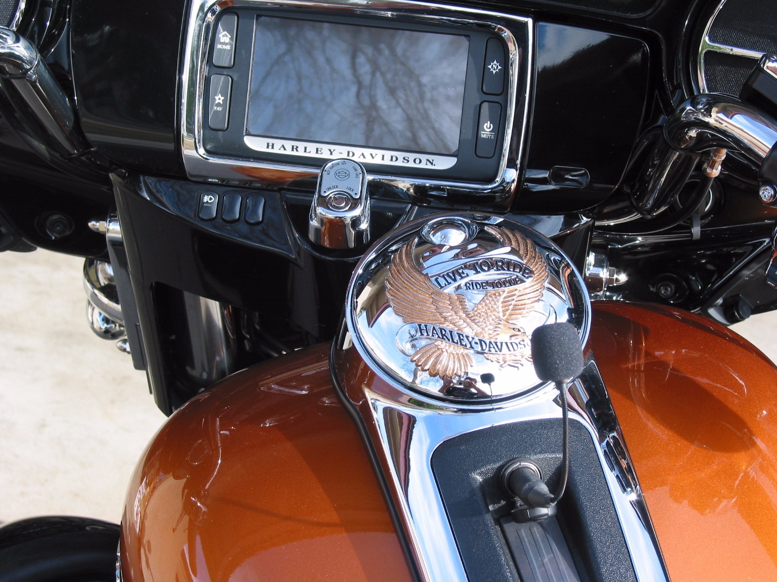 THE FREEDOM MICROPHONE A WIRELESS MICROPHONE FOR 14-22 HARLEY DAVIDSON TOURING