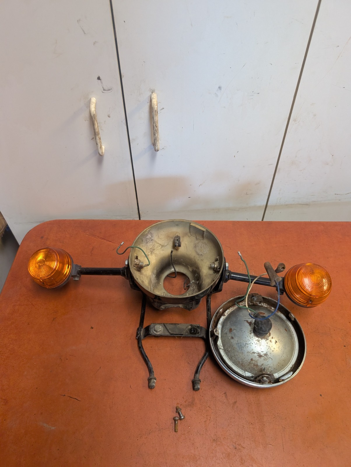 1980 Honda CM200 Front Headlight Headlamp Light & Housing Bucket CM185