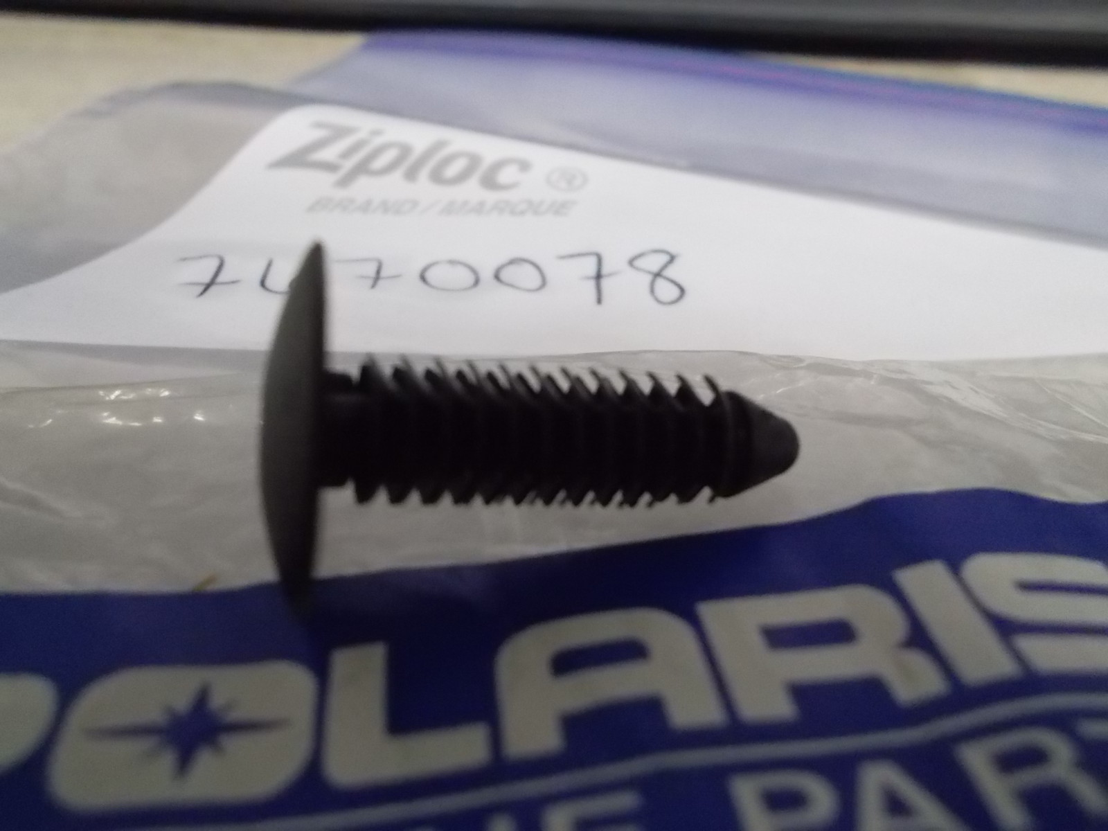 NOS OEM Polaris Plastic Dart Clip Nylon 1992-1999 350 400 SLT Sportsman 7670078