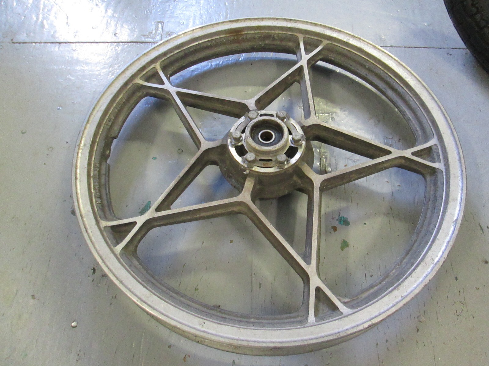 1979 – 1982 SUZUKI FRONT WHEEL 54111-45101-12U ( 119 X 1.85 ) STRAIGHT