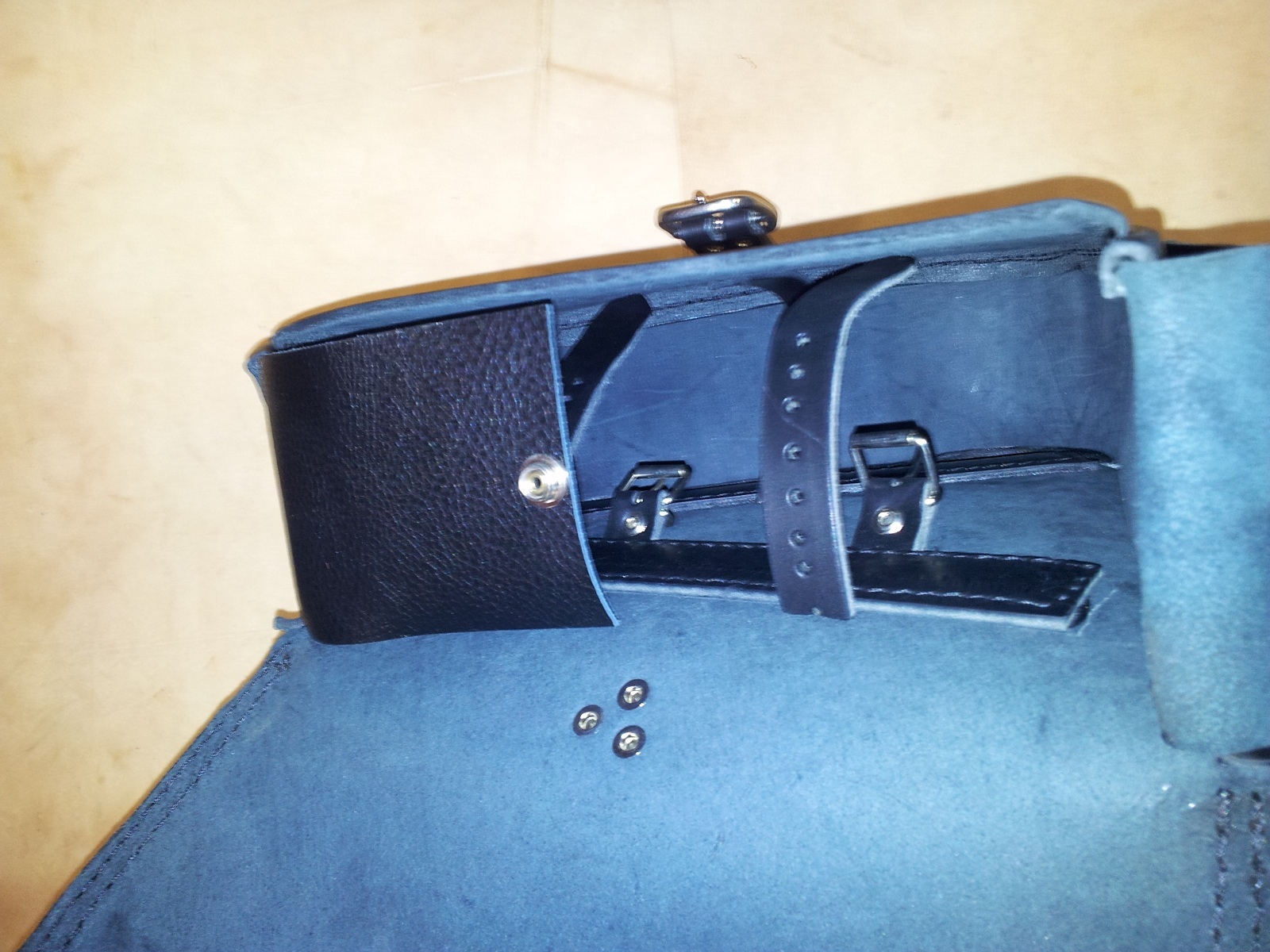 SWINGARM SADDLE BAG FOR HARLEY DAVIDSON SOFTAIL AND RIGID FRAMES
