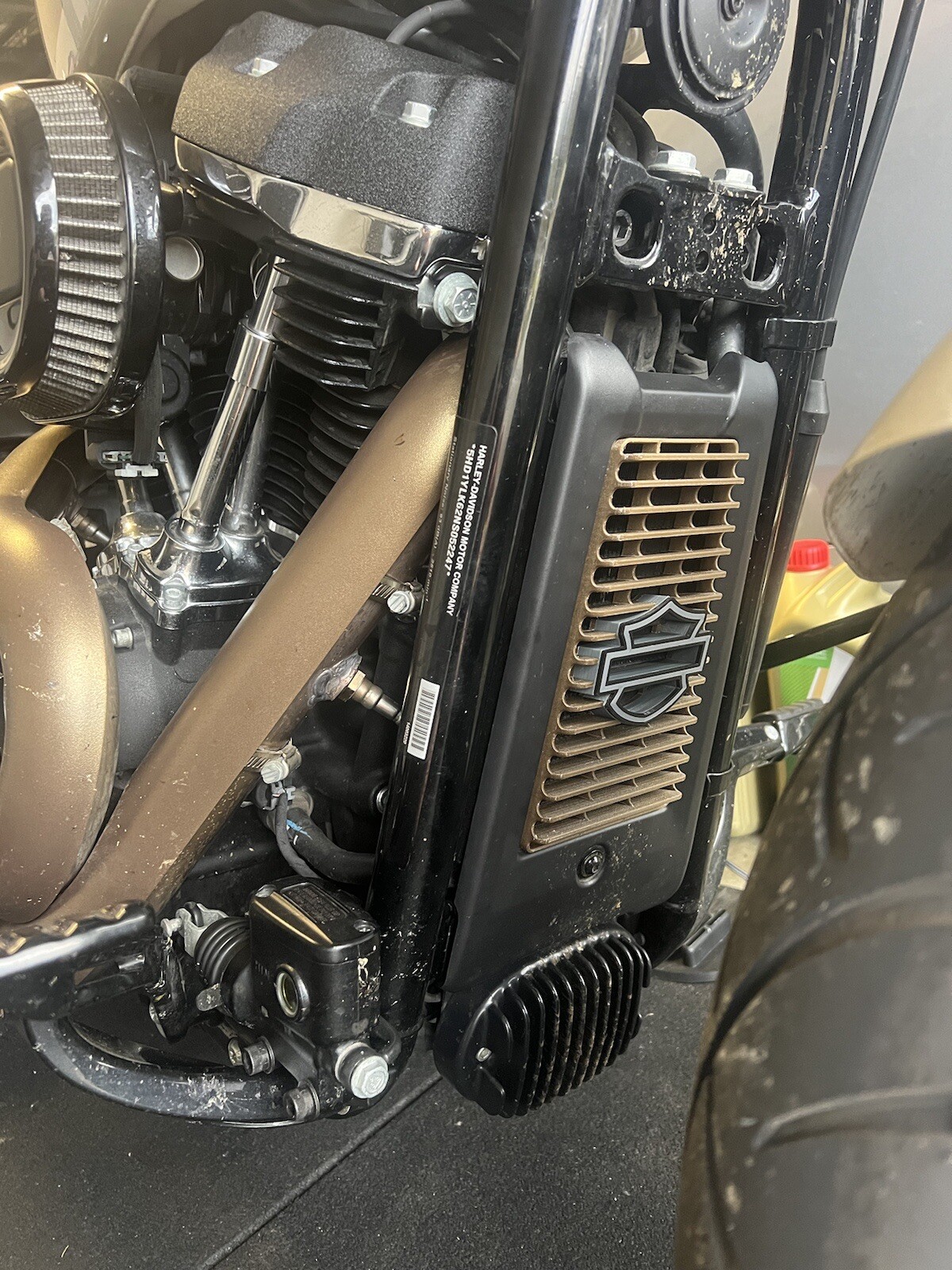 CUSTOM Colours, Oil Cooler Stone Guard, Suits ’18-later Harley M8 Softail