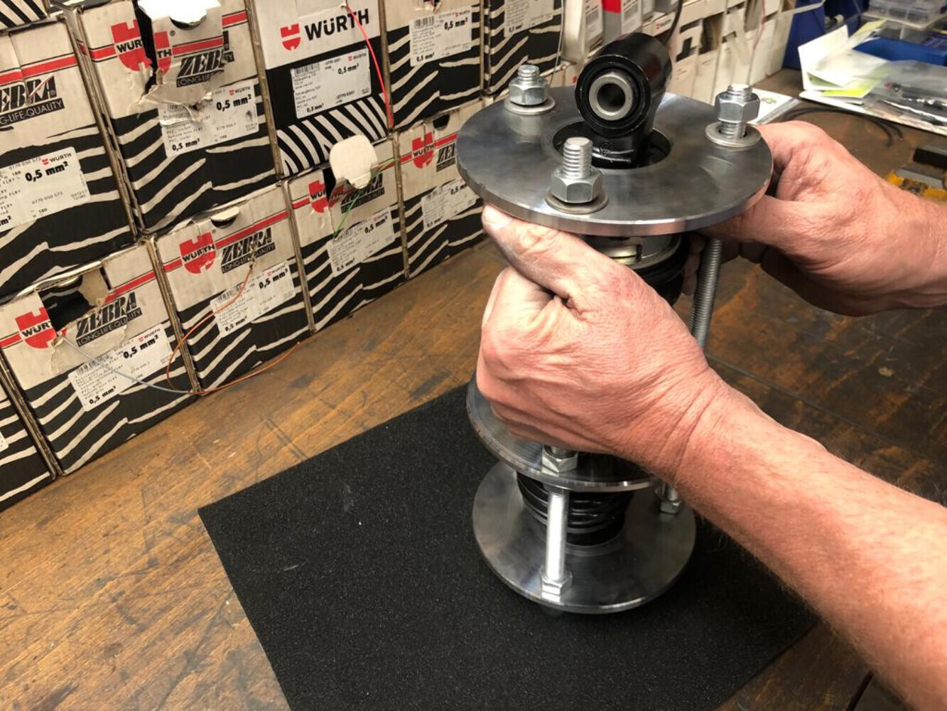 Kodlin Shock / Spring Compression Tool for Harley-Davidson M-8 Softail models