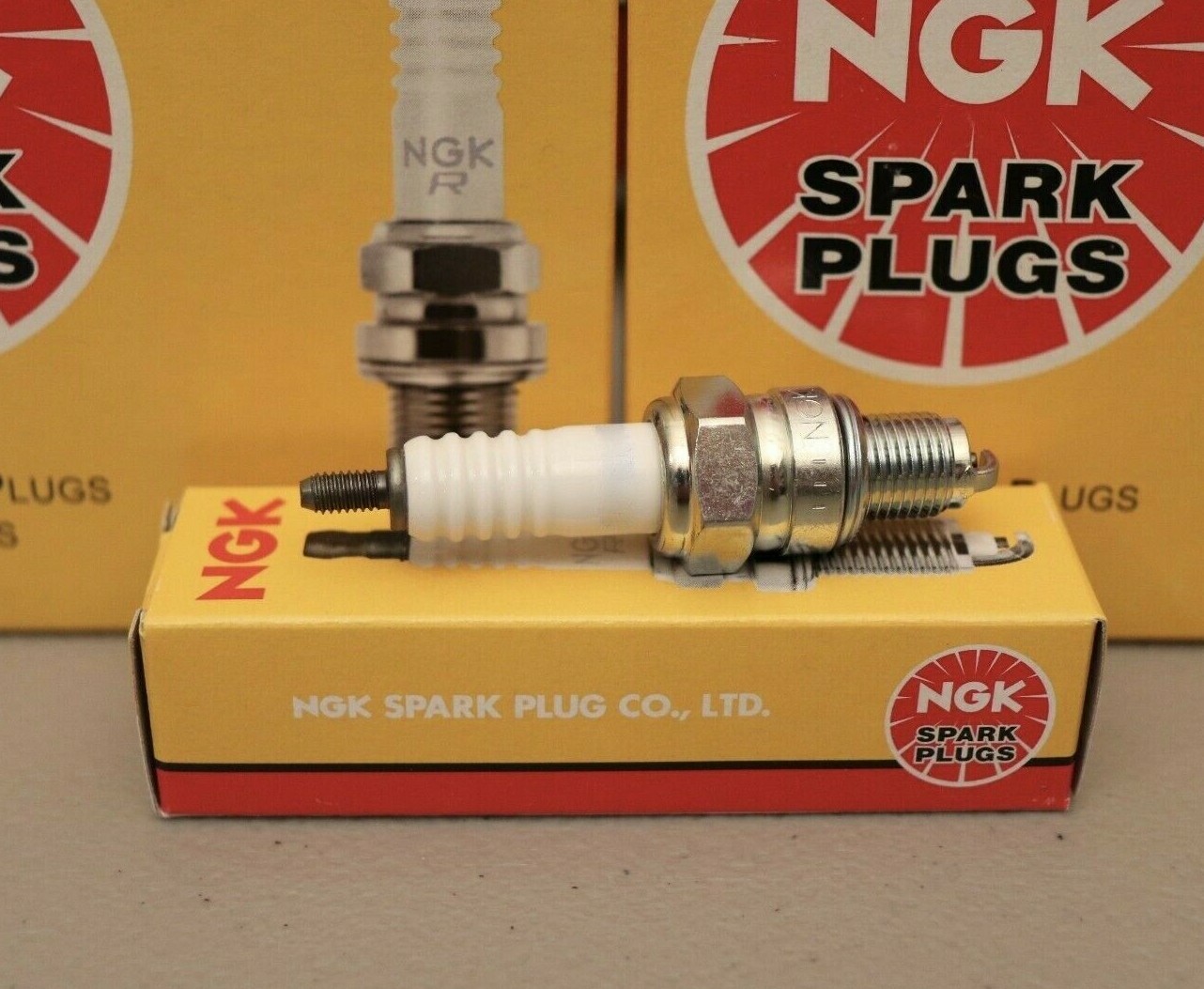 NEW NGK 66-79 HONDA CT90 CT 90 TRAIL 90 SPARK PLUG D8HA : FAST SHIP !