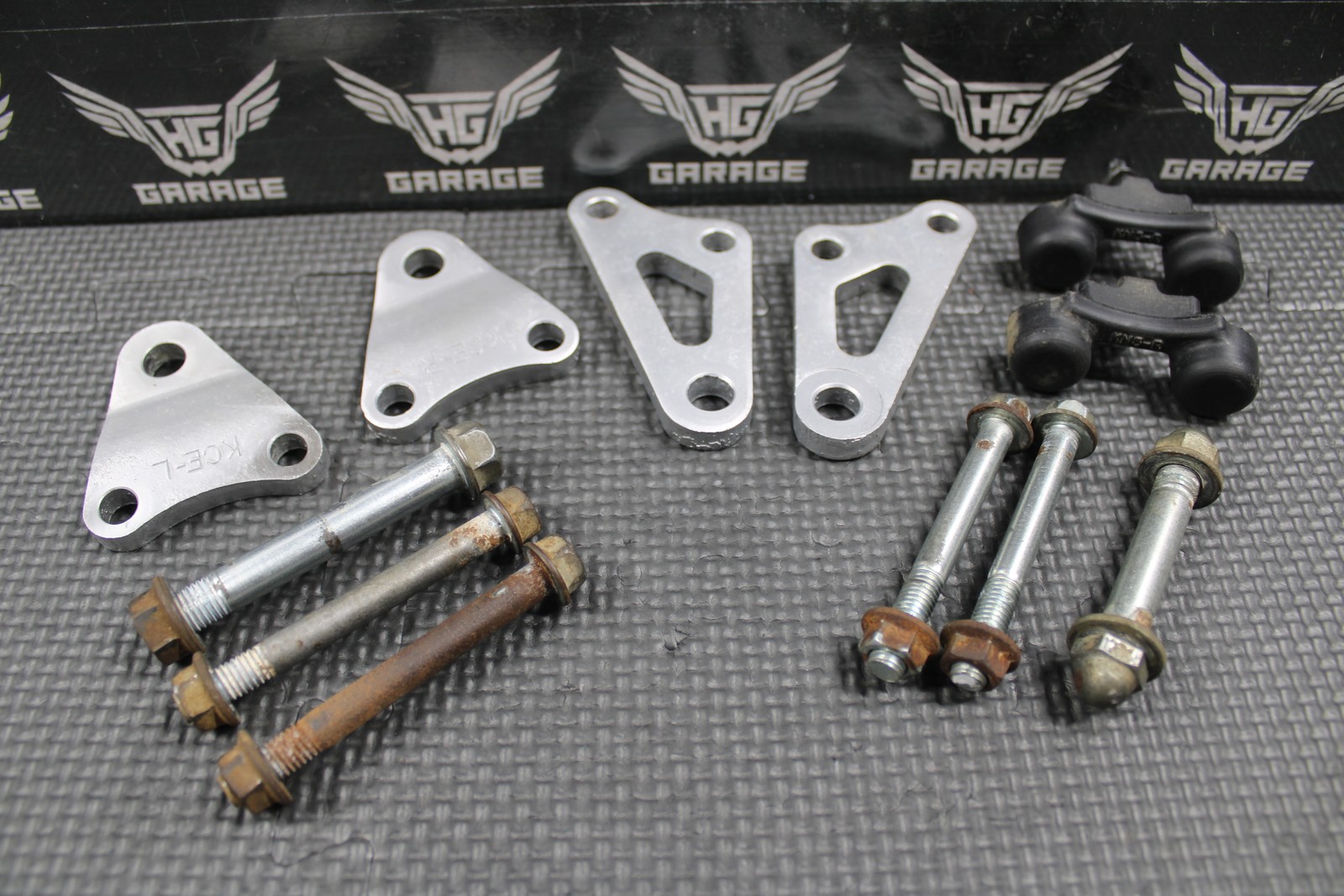 1996 96-04 HONDA XR250R OEM ENGINE MOTOR MOUNT STAY HANGER BRACKETS BOLTS RUBBER