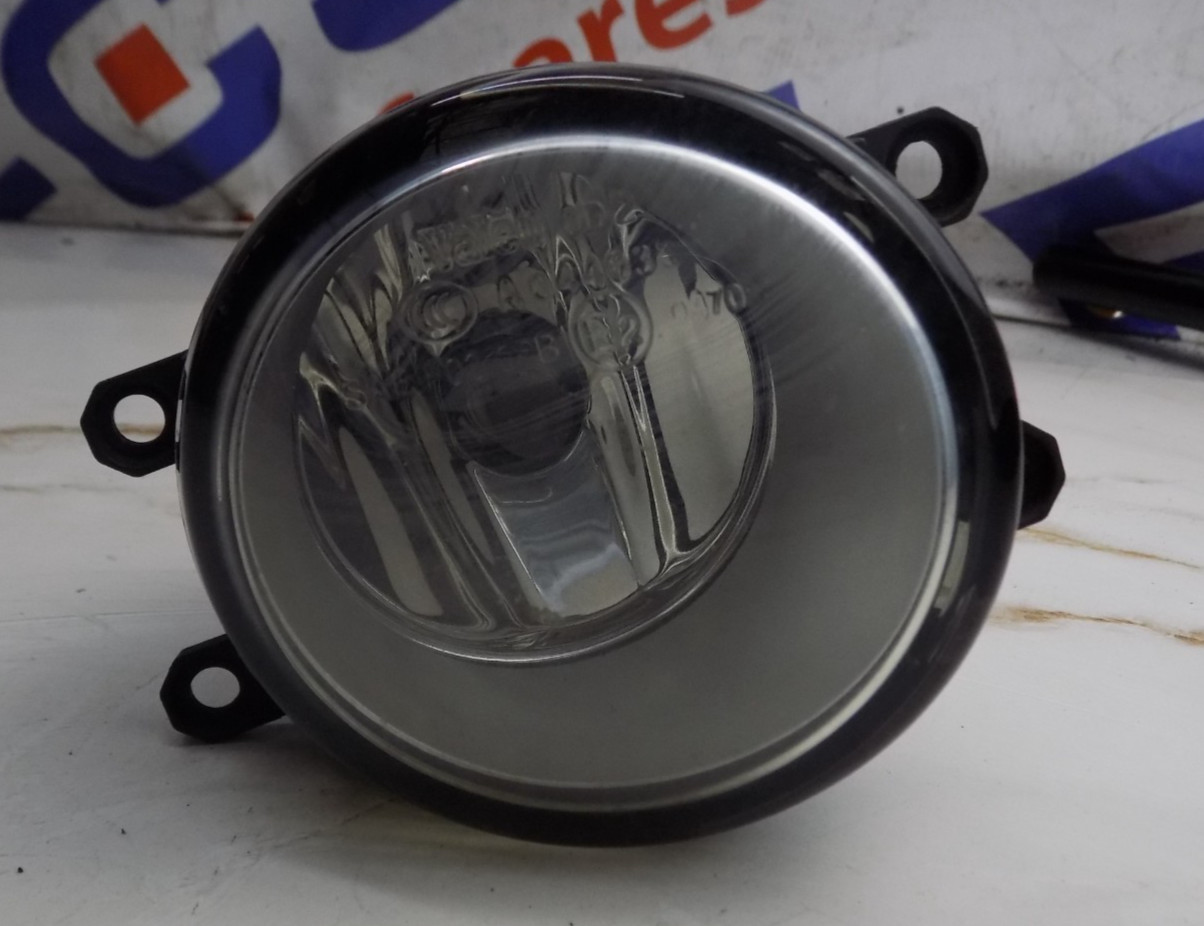 GENUINE TOYOTA PRIUS OSF DRIVER SIDE FRONT RIGHT FOG LIGHT VALEO 89210656