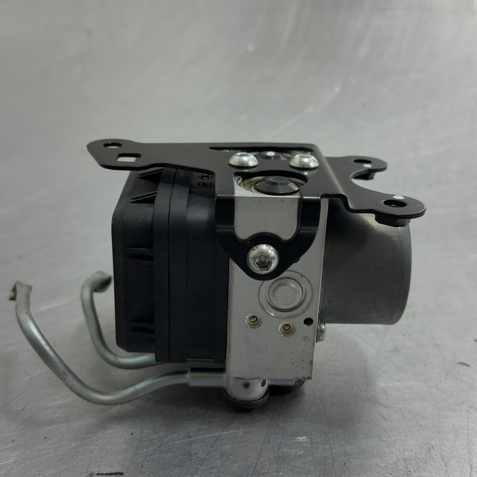 2025 Yamaha MT-09 Abs Hydraulic Pump Unit Module Bracket Oem MT09 Mt 09 25-26