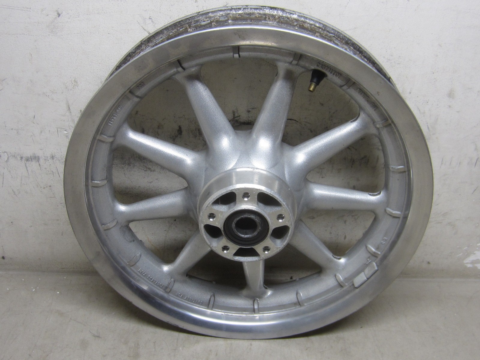 Harley ’00-’07 Touring 9 spoke 16″ front wheel, 43381-00 nice shape, used #4413