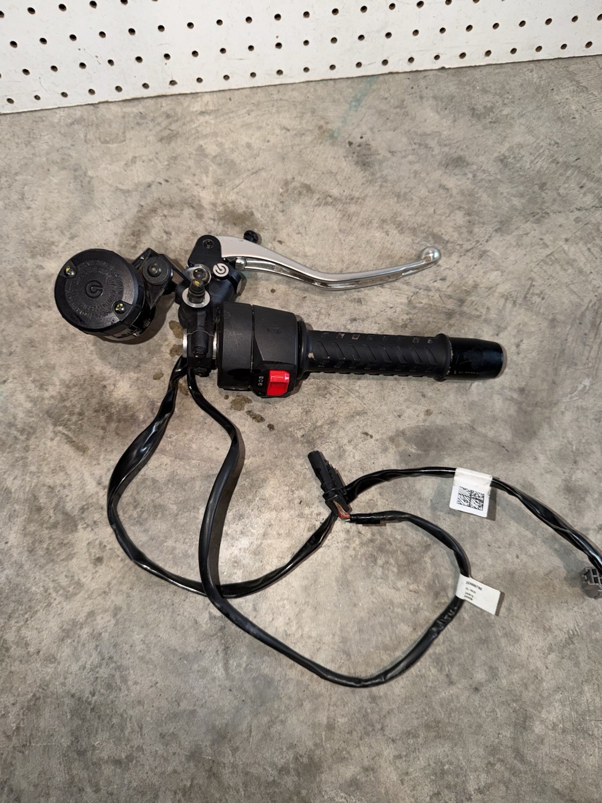 2025 25-26 Aprilia RS660 RS 660 RIGHT SIDE CLIP ON HANDLEBAR CONTROLS BRAKE OEM