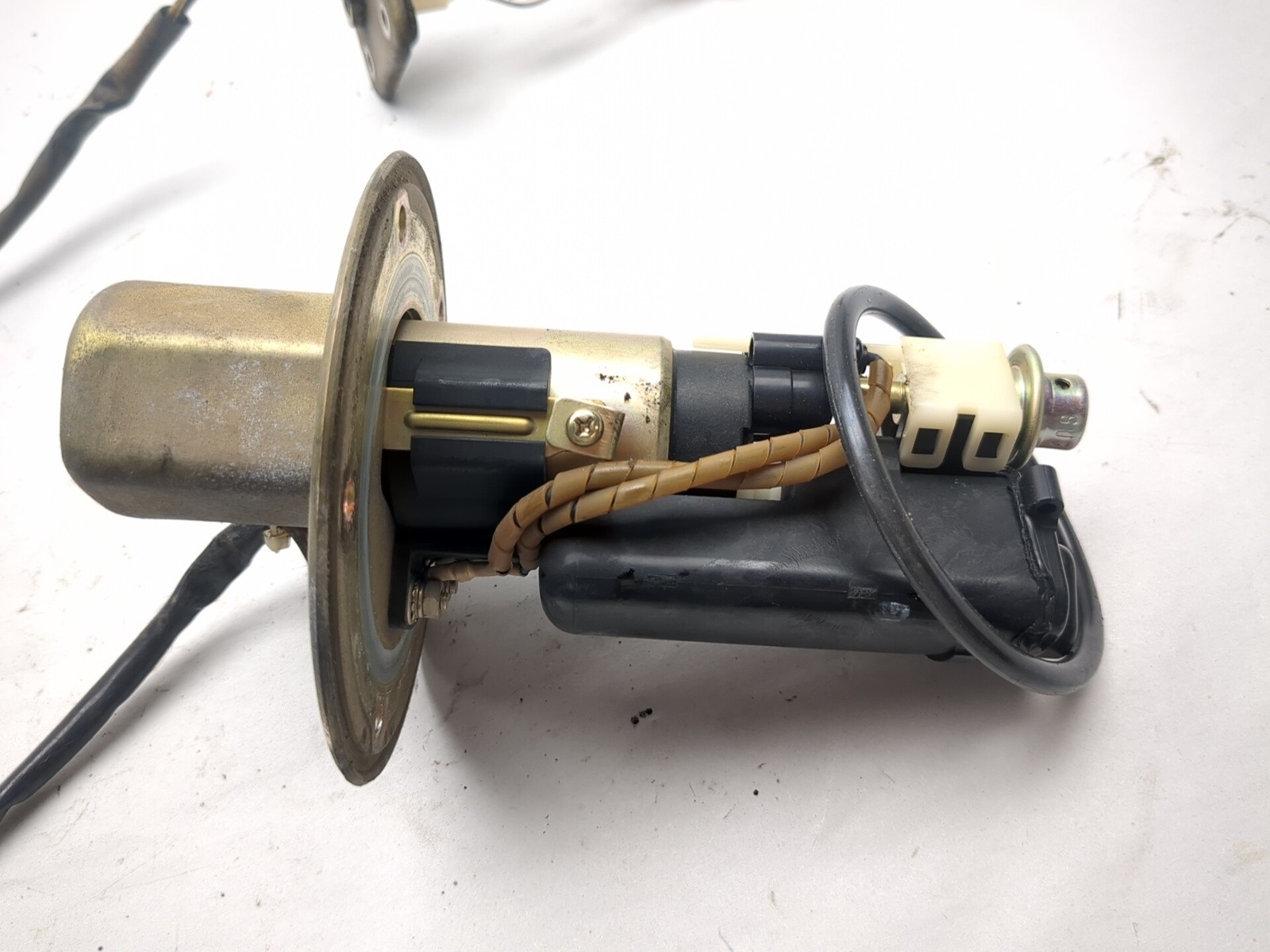 03-08 Kawasaki VN1600 Vulcan Classic Inner Fuel Pump W/ Sending Unit 49040-1083