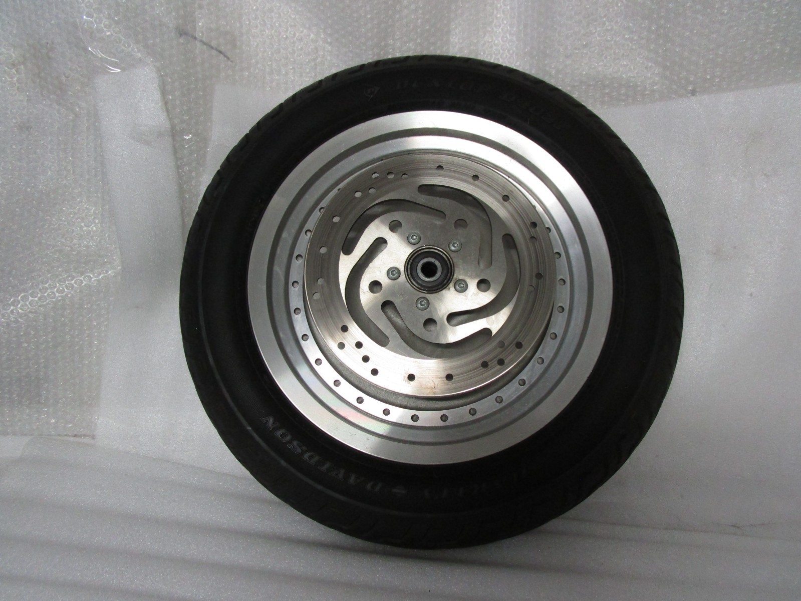 00-06 Harley Davidson FLSTF Fat Boy Softail 16×3 Front Wheel Assembly