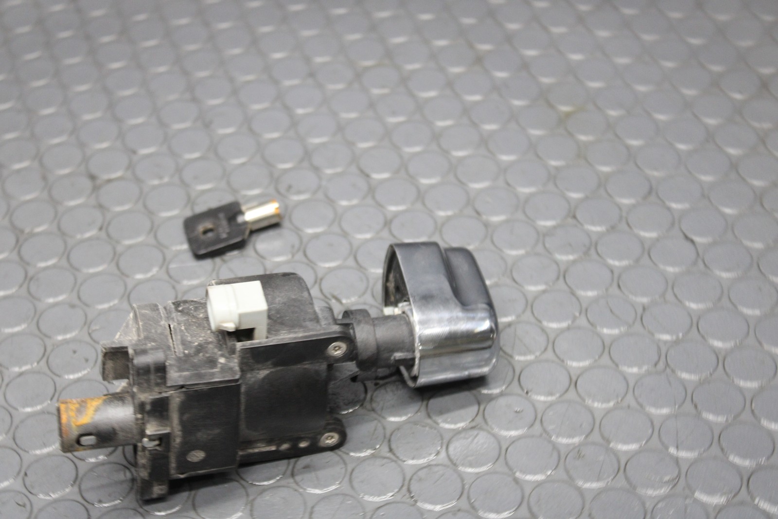 2019-2024 Harley Davidson Touring Ignition Switch Housing And Knob With Key