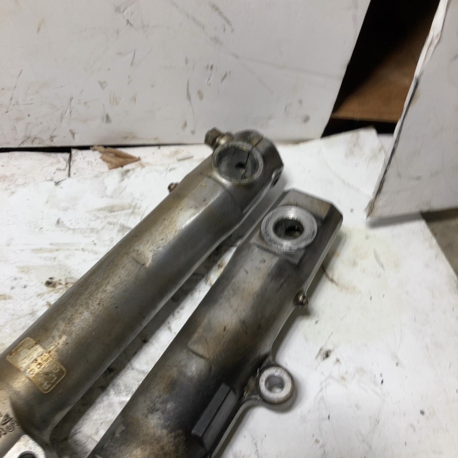 04-05 Harley Dyna OEM Front Fork Set Pair Shock Suspension NEED RESEAL STRAIGHT