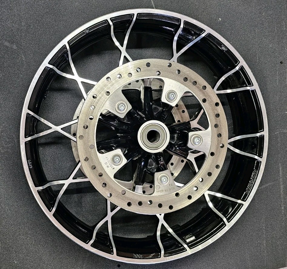 OEM 00-26 Harley 19″x3.5″inch Touring Front Prodigy Rim W/ Rotors
