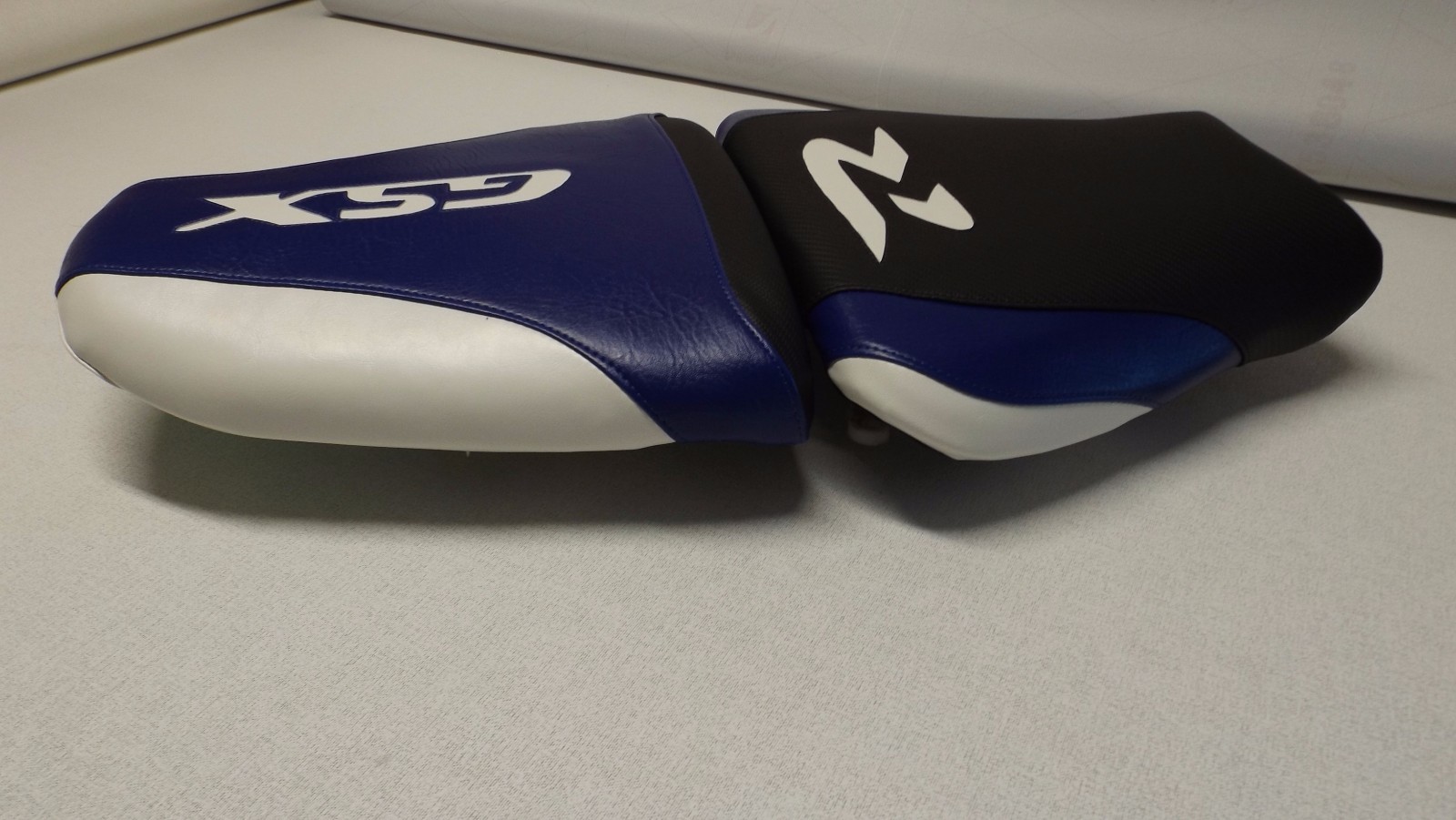 CUSTOM SEAT COVERS BLK/BLUE/WHITE WILL FIT SUZUKI 1996/98/99/2000 GSXR 600R/750R