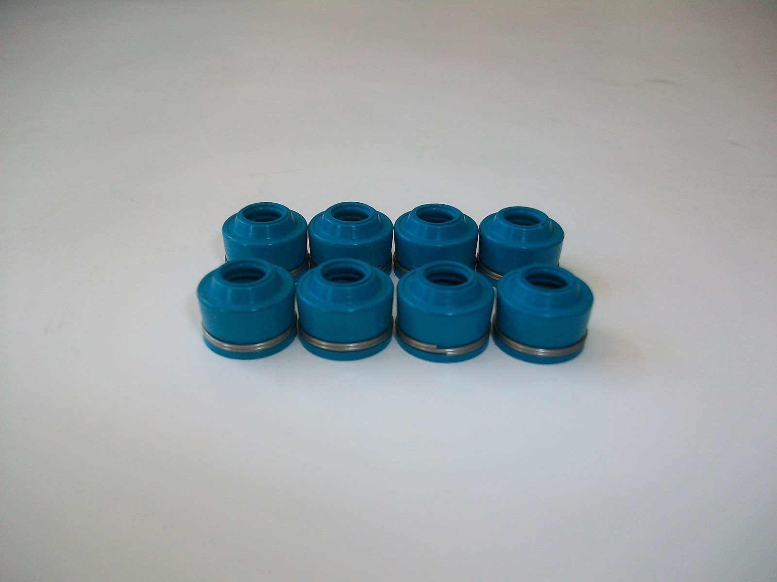 Triumph Bonneville T100 CARB “2001 – 2005” FKM Valve Seals – Set of 8 – NEW!!