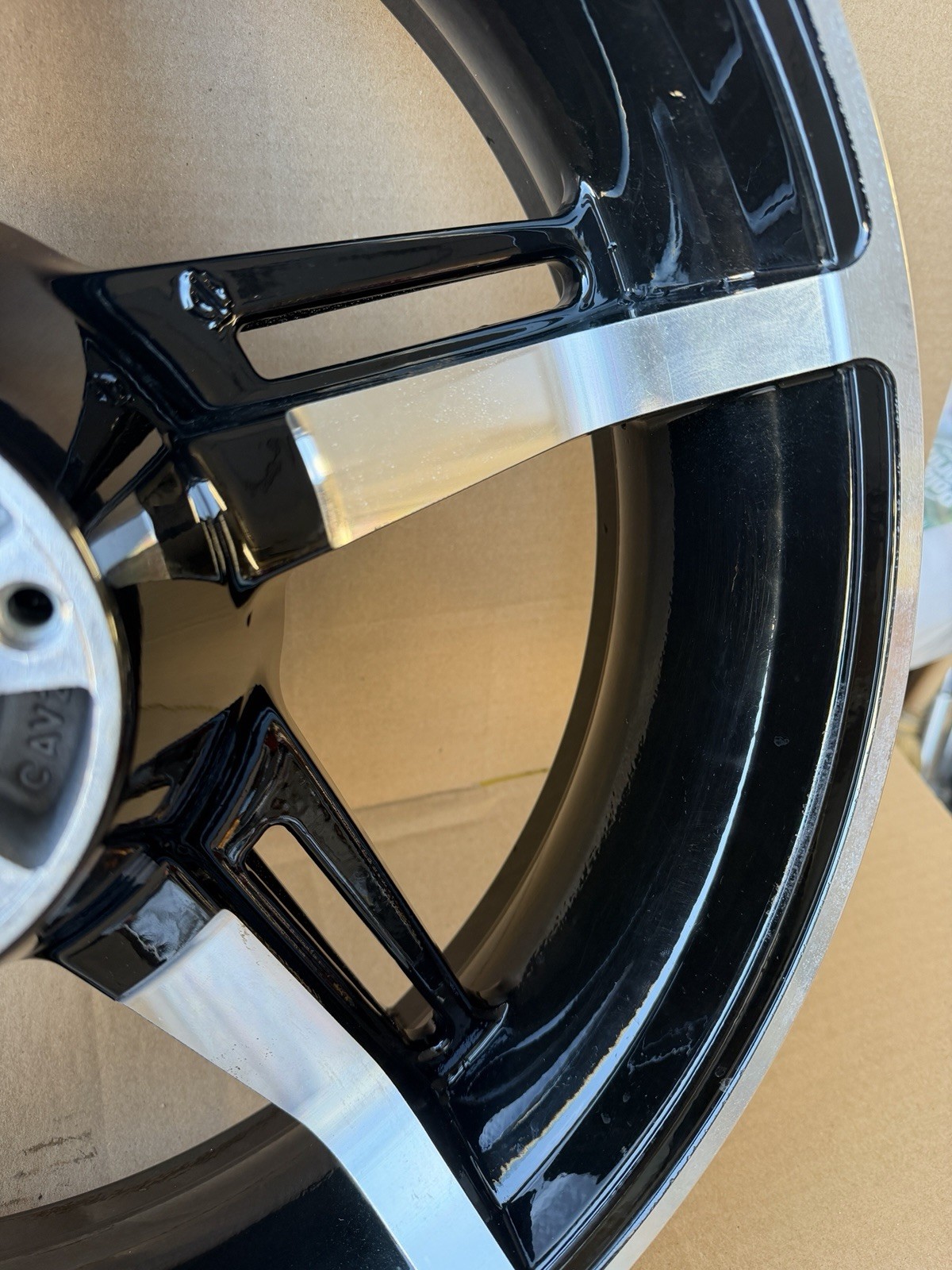 Harley-Davidson OEM 18″ x 5″ 24-up Touring Street Road Glide Rear Wheel 40900905