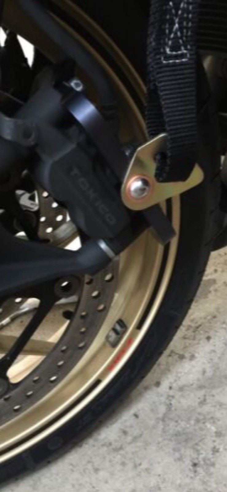 100MM BREMBO BLACK FRONT RADIAL MOUNTED CALIPER BRACKETS FOR LOWERING STRAPS