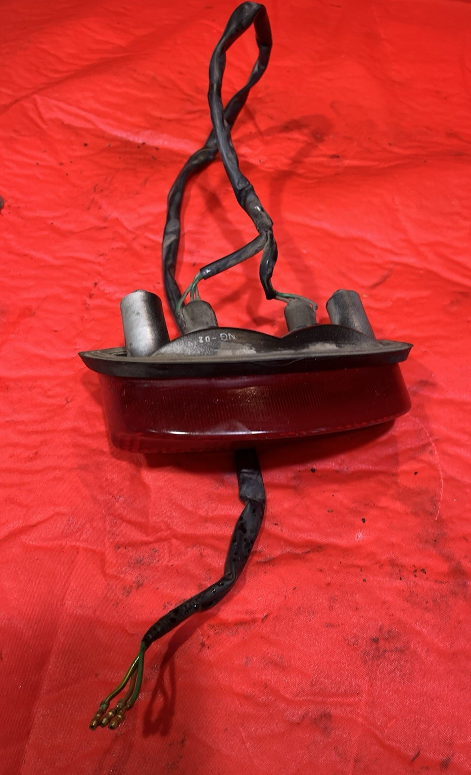2002 HONDA SHADOW DELUXE VT600CD REAR TAIL BRAKE LIGHT TAILLIGHT 33704-MZ8-L51