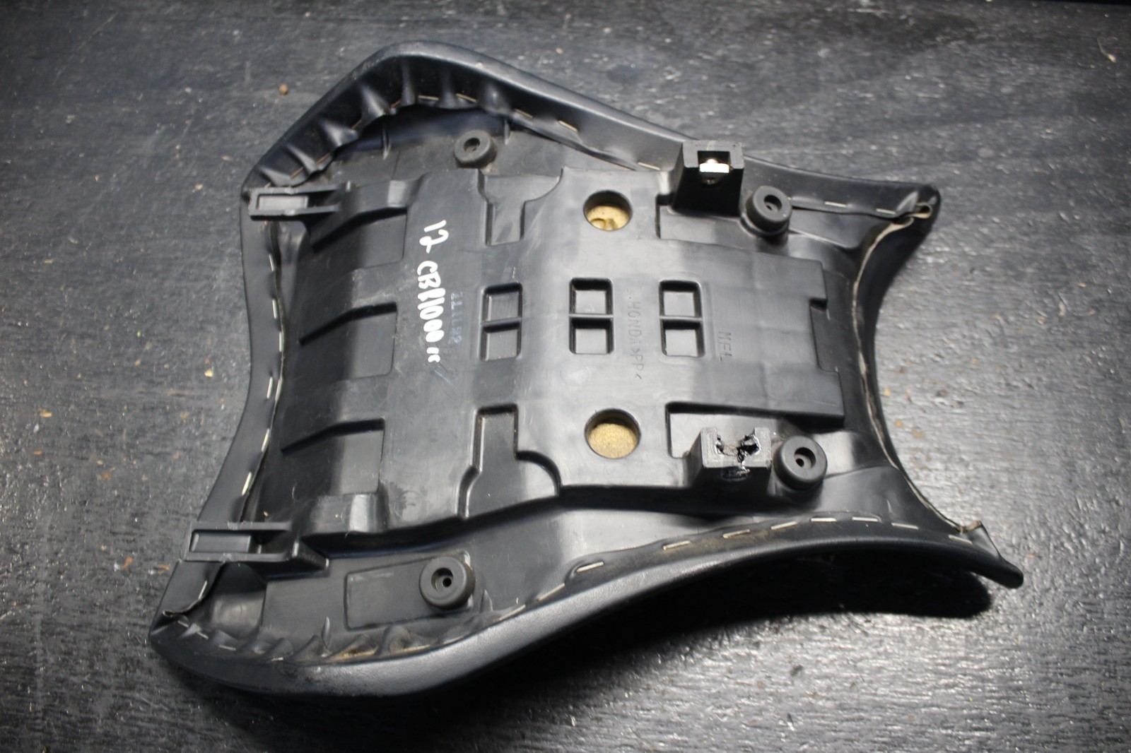 08-16 HONDA CBR1000RR OEM FRONT DRIVERS SEAT PAD SADDLE PILLION 09 10 11 12 13