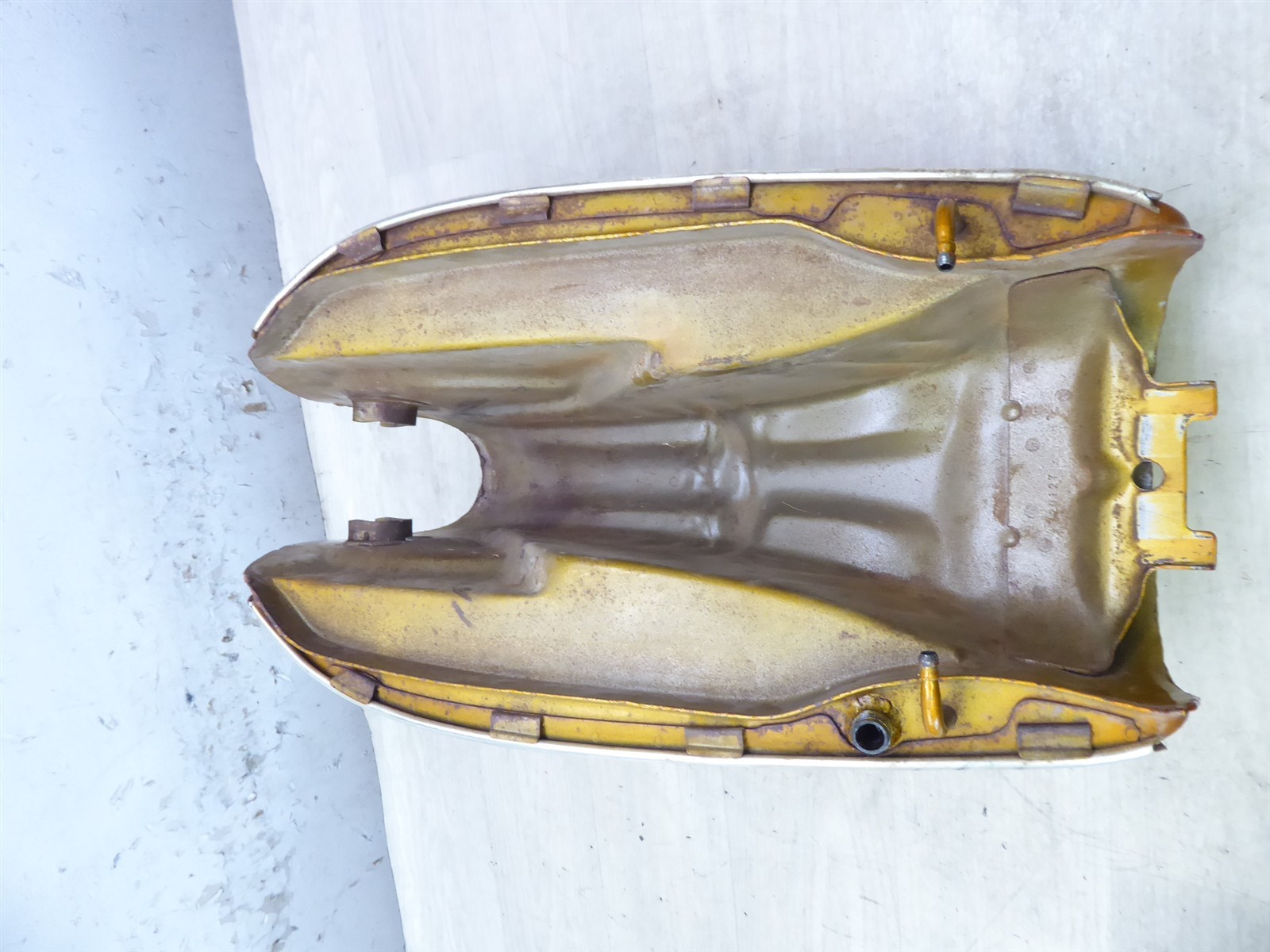1972 Honda CB350 Twin H21022) gold gas petrol fuel tank with cap and emblems
