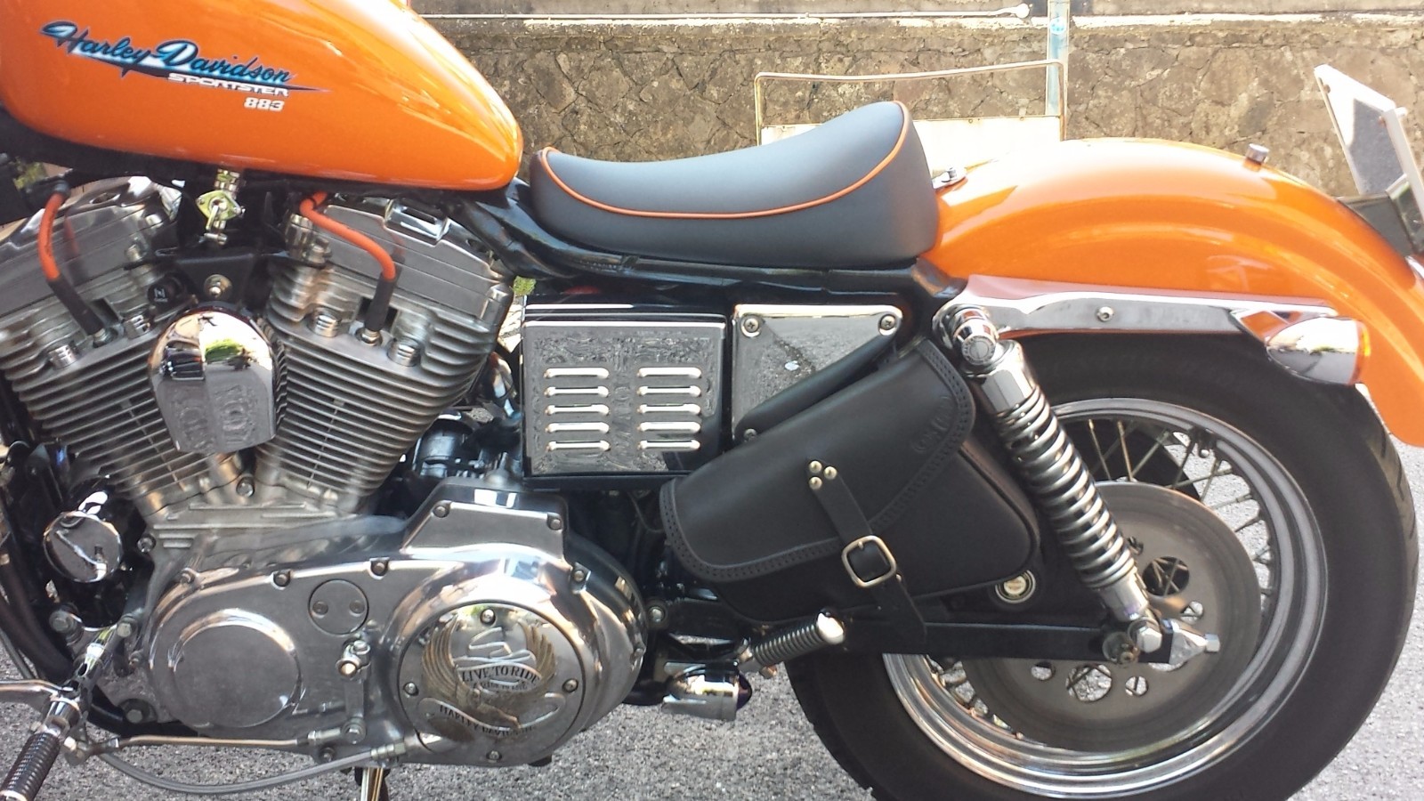 LEATHER SADDLE BAG FOR HARLEY DAVIDSON SPORTSTER IRON, 883, 1200 FORTY EIGHT