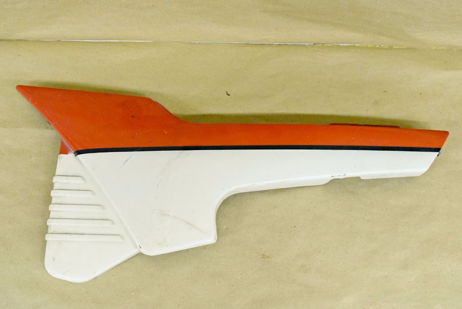 YAMAHA FJ600 FJ 600 1984 1985 LEFT SIDE BODY PANEL PLASTIC FAIRING COVER