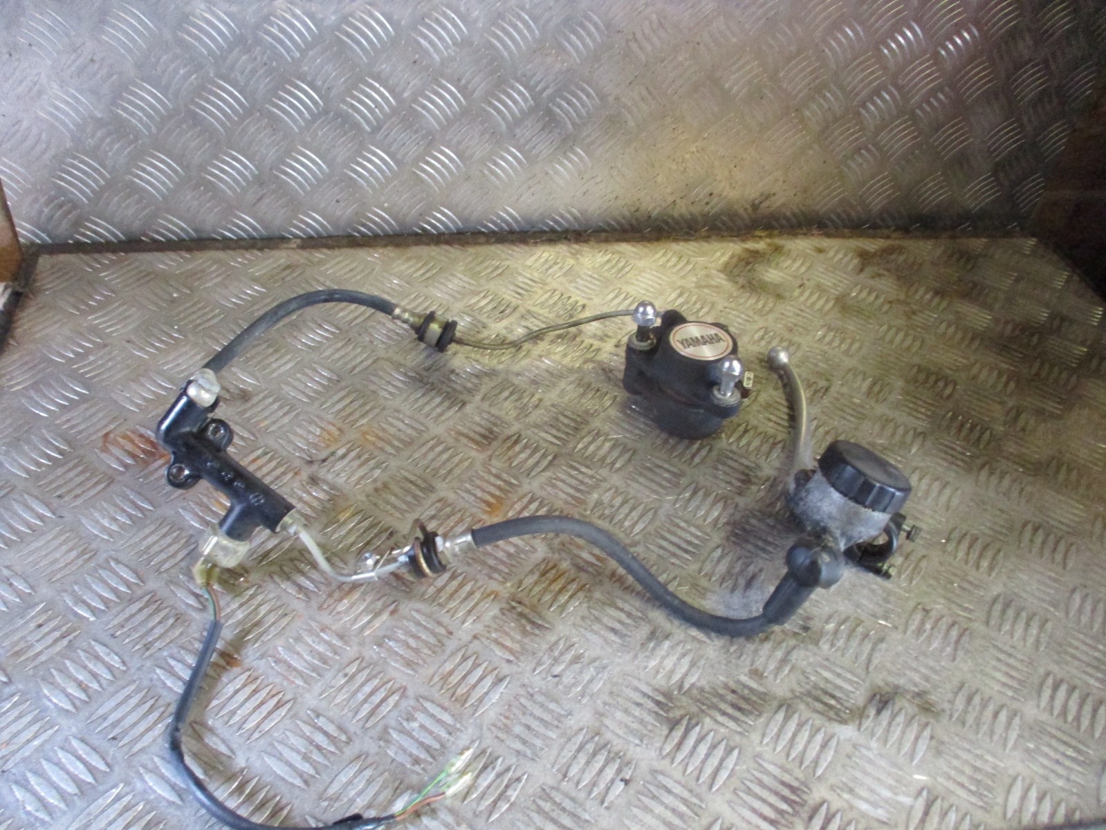 YAMAHA RD250 / RD350 1973-1975 FRONT BRAKE COMPLETE SEE DESCRIPTION