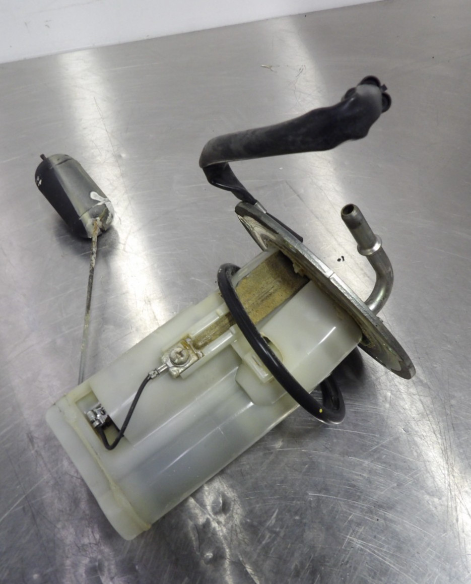 13-17 Kawasaki Ninja 300 fuel gas pump w/ sending unit (DAMAGED) 49040-0713