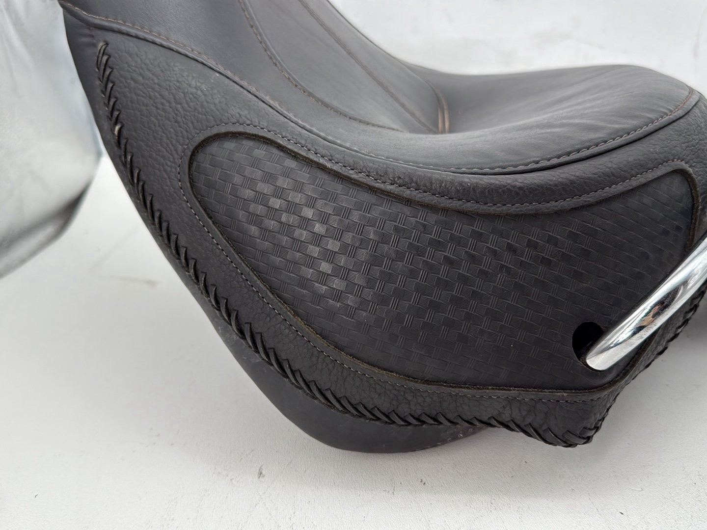 2008 Harley Softail Deluxe FLSTN OEM Passenger Rider Driver Seat Saddle