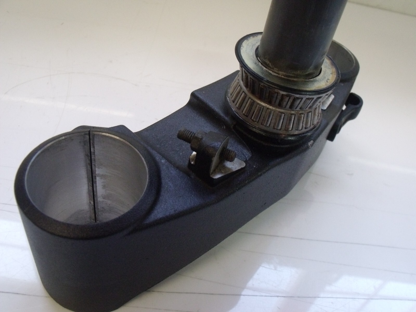 DUCATI 1098 S STREETFIGHTER 56MM OHLINS BOTTOM YOKE FORK CLAMP STEM BEARINGS