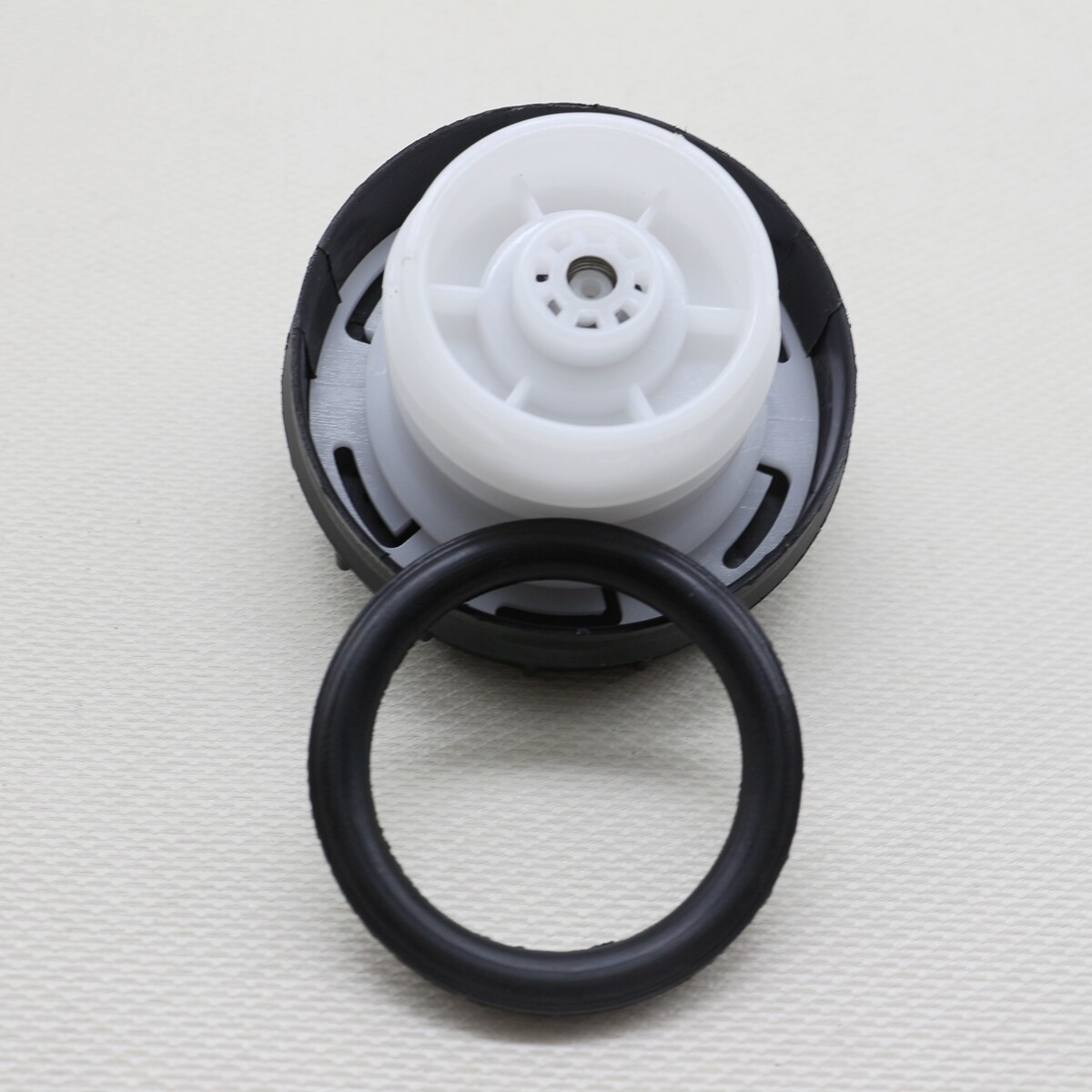 1Pcs Screw On Gas Fuel & Oil Filler Cap 22591475, 22591476 For GM Chevrolet GMC