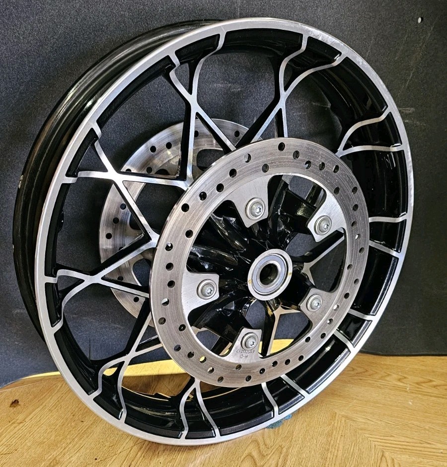 OEM 00-26 Harley 19″x3.5″inch Touring Front Prodigy Rim W/ Rotors