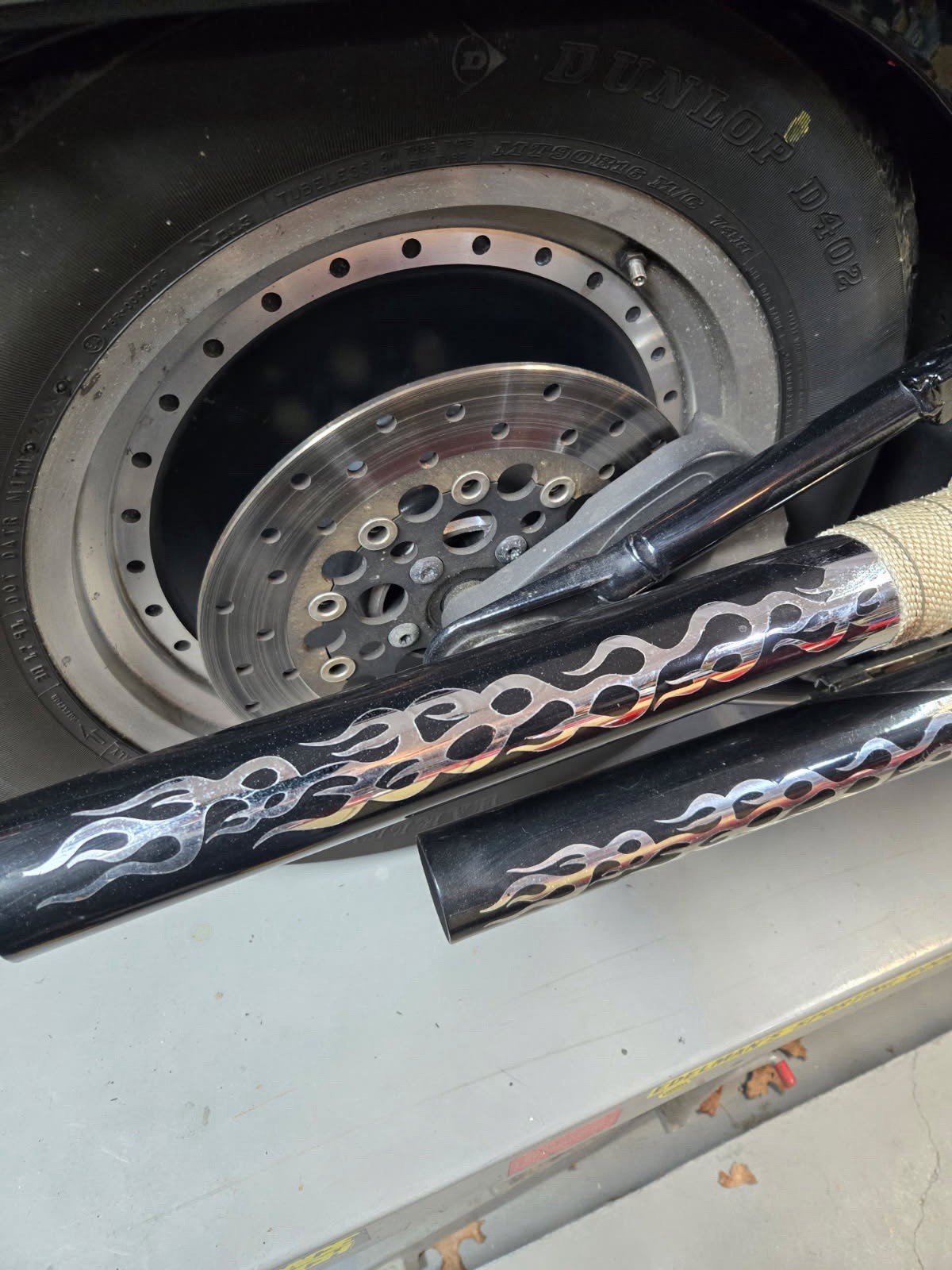 Harley Softail Chopper Shotgun2 Inch Pipes. Fits All Evo An Twin can Up To 2010