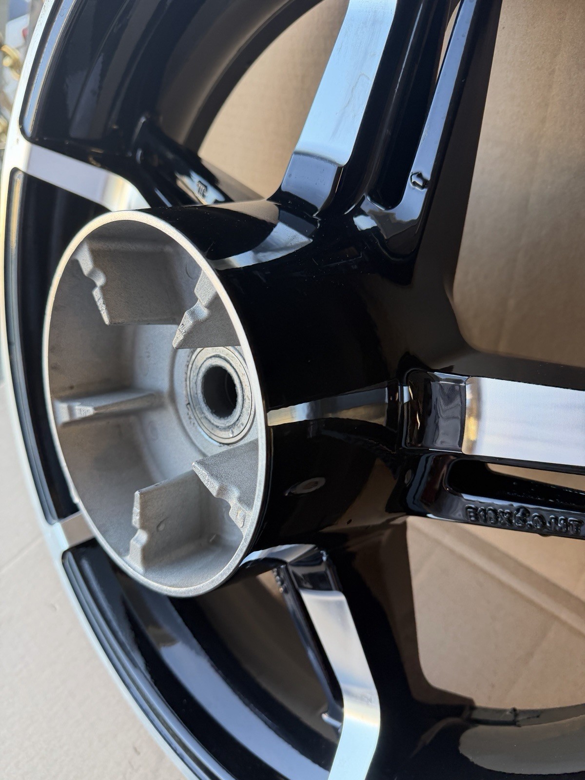 Harley-Davidson OEM 18″ x 5″ 24-up Touring Street Road Glide Rear Wheel 40900905