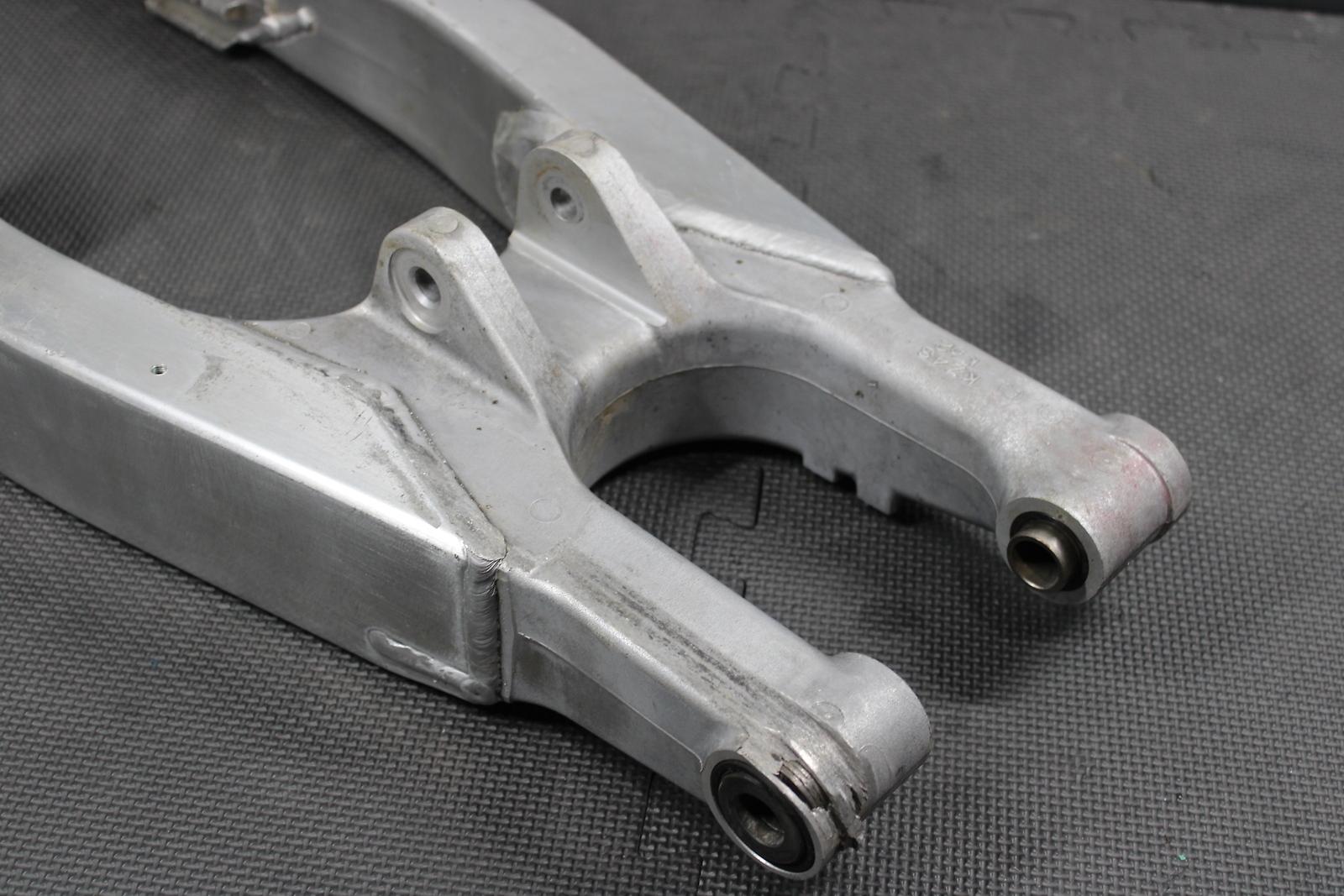 2001 Honda 00-01 CR125R OEM Swingarm Swing Arm Suspension Read Desc!