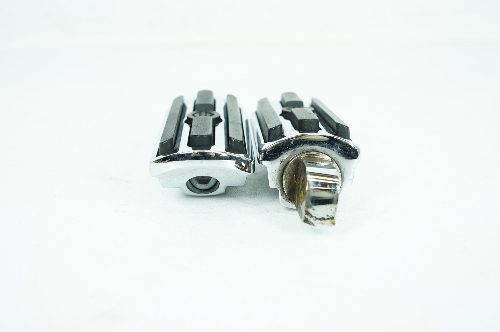 01 Harley Softail FLSTF Fat Boy OEM Front Right Left Highway Foot Pegs 50130-95A