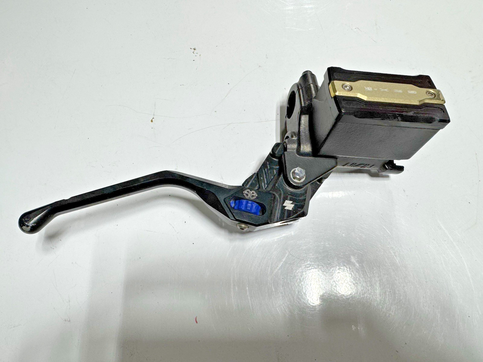 2025 GSX8R FRONT MASTER CYLINDER ASSEMBLY WITH LEVER Used Brake Lever