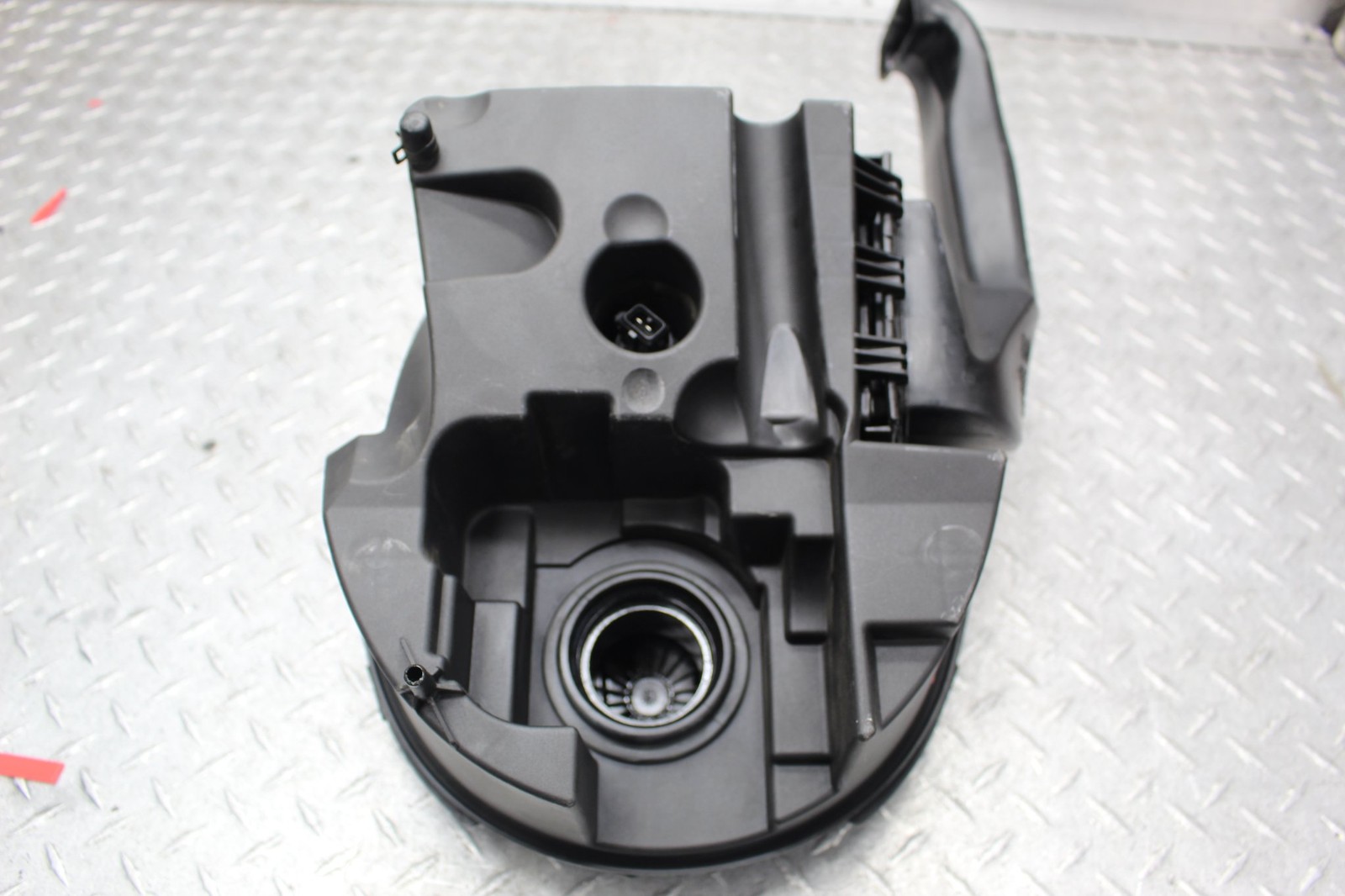 2005 BMW F650CS ABS AIRBOX AIR CLEANER HOUSING ASSEMBLY 13717660042
