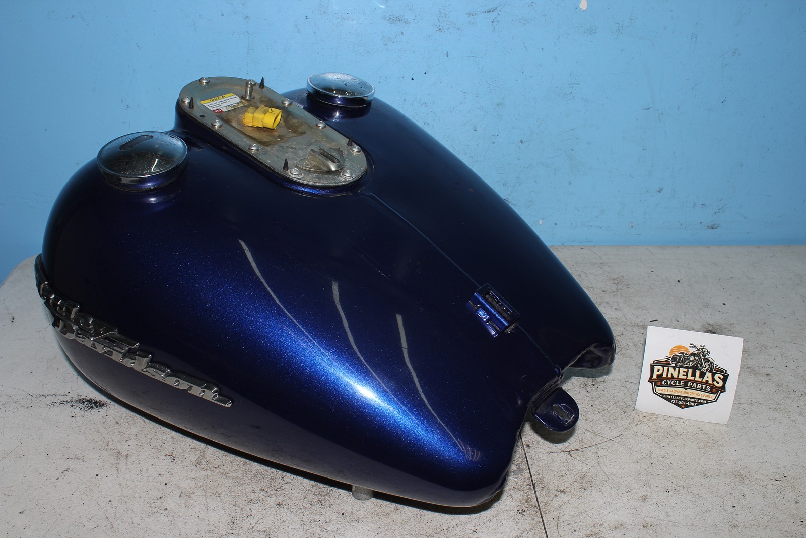 99-06 Harley Road King Custom FLHRSI Gas Tank Blue w/ Fuel Pump Sending Unit