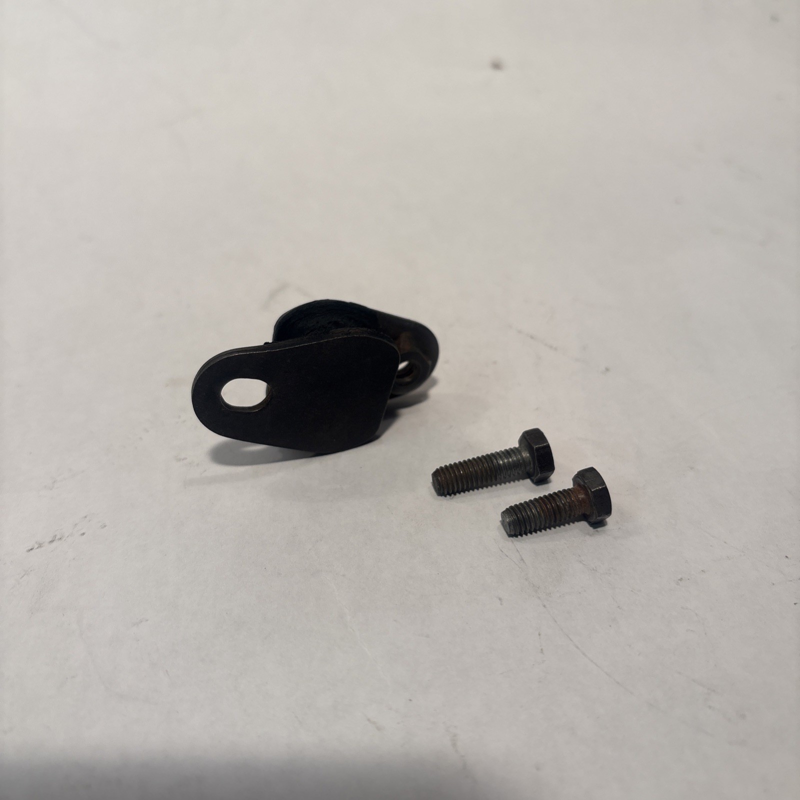 1987 Yamaha YZ80 OEM Exhaust Pipe Mount Rubber Dampner Muffler Bracket Holder