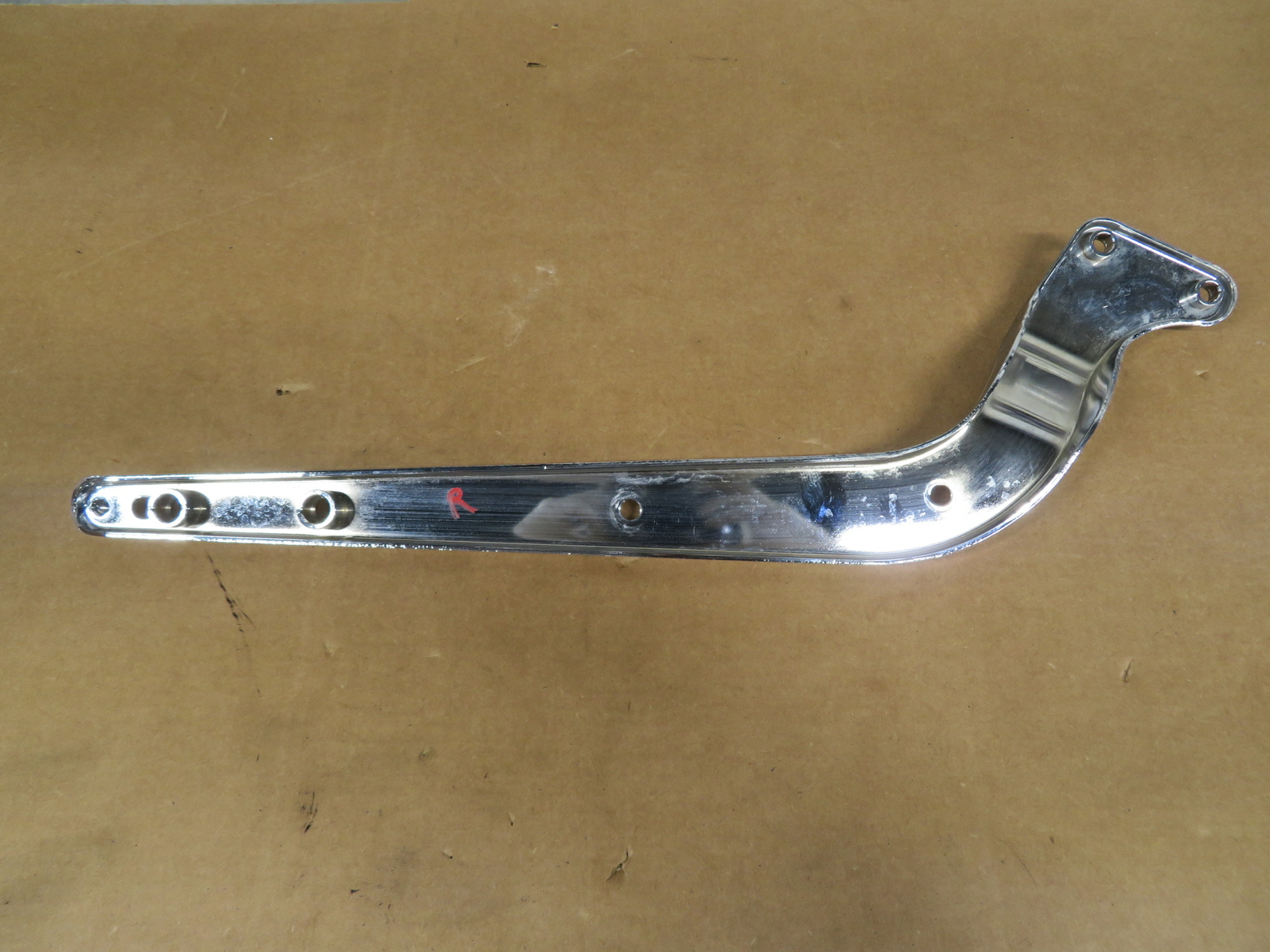 EB1060 2004 04 HARLEY DAVIDSON FLSTC SOFTAIL RIGHT REAR FRAME TRIM CHROME