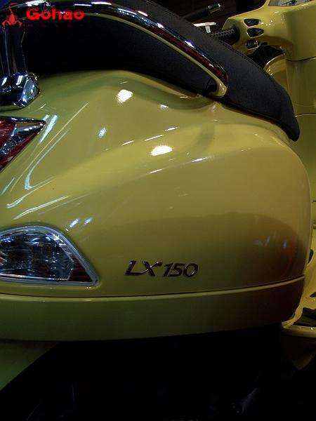 SET VESPA LX150 LX PIAGGIO SELF ADHESIVE SILVER SIDE PANEL LEGSHIELD BADGE