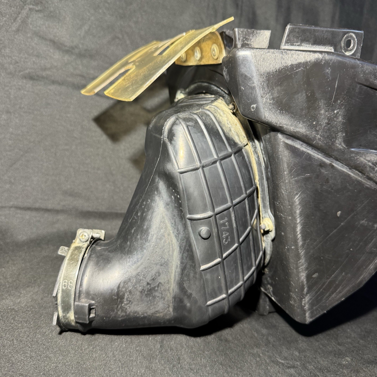 Kawasaki 99 – 02 KX125 KX250 OEM Airbox Air Intake Filter Housing 11011-1557-6D