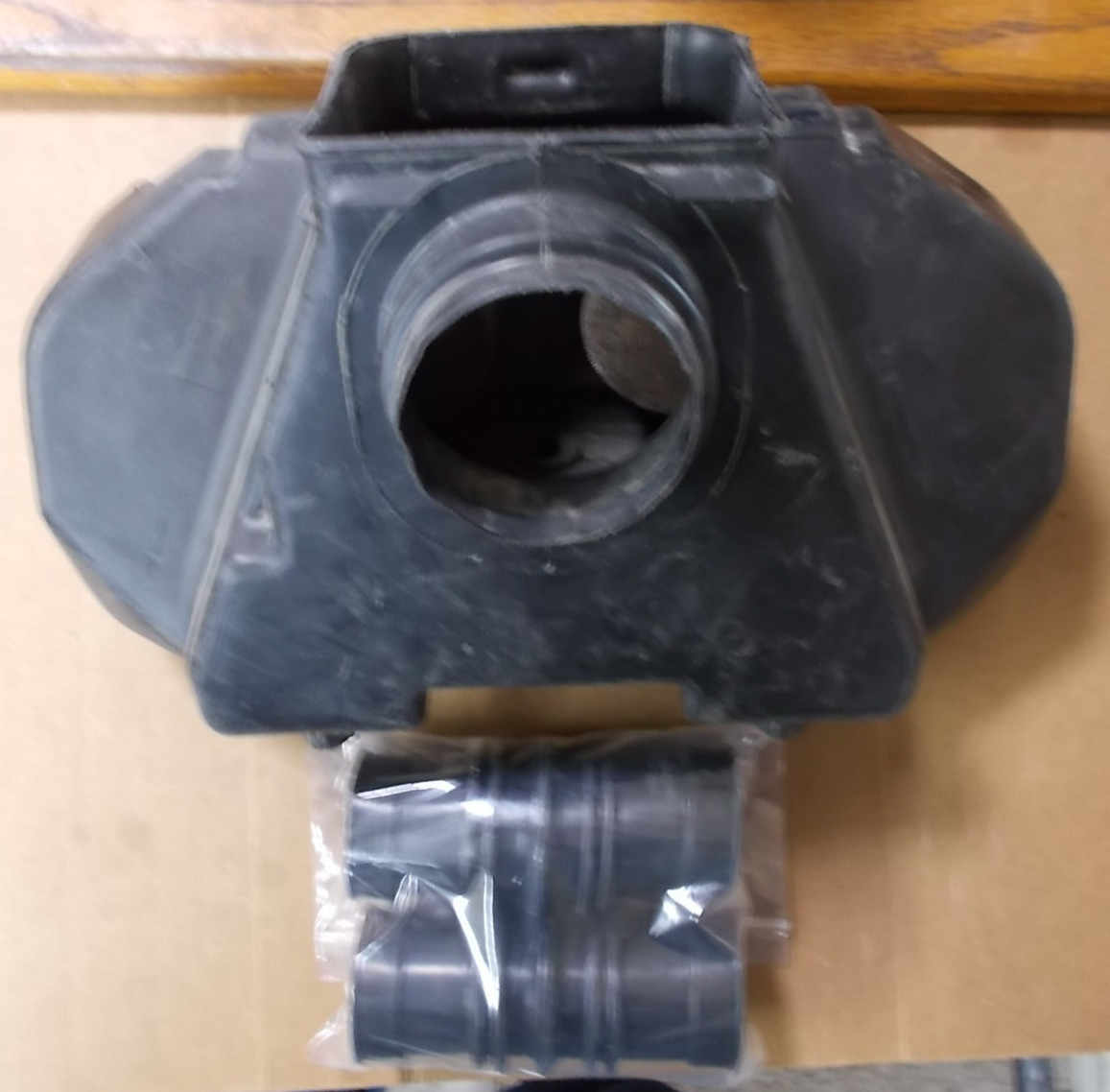 1976-77 KAWASAKI KZ900 AIR BOX, with/NEW BOOTS OEM#11011-054 (011)