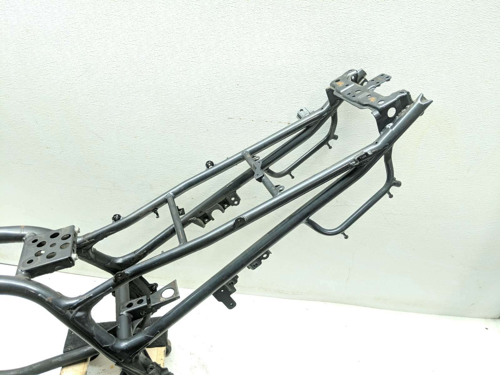 99-05 Kawasaki ZR750 ZR7S Main Frame Chassis STRAIGHT SLVG JKAZRDH172A003437