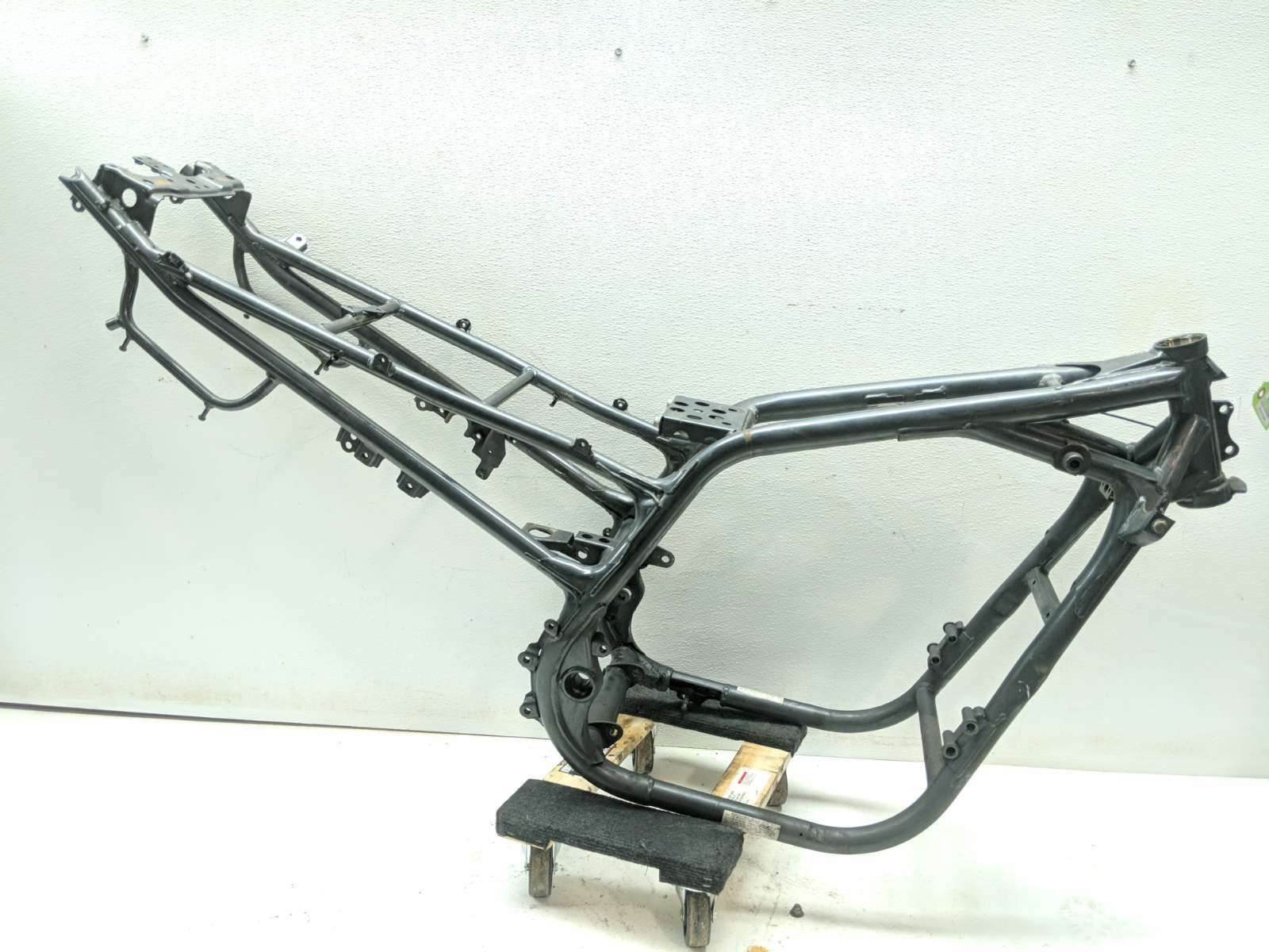 99-05 Kawasaki ZR750 ZR7S Main Frame Chassis STRAIGHT SLVG JKAZRDH172A003437