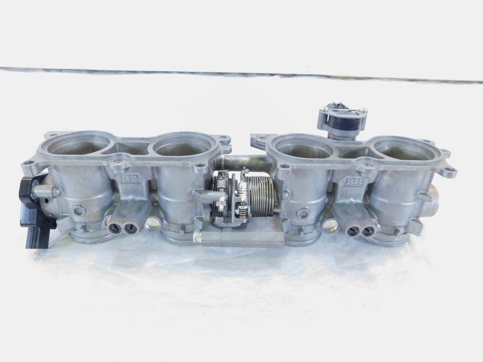 Honda CB1000R CB1000 Engine Motor Air Intake Fuel Injection Valve Throttle Body